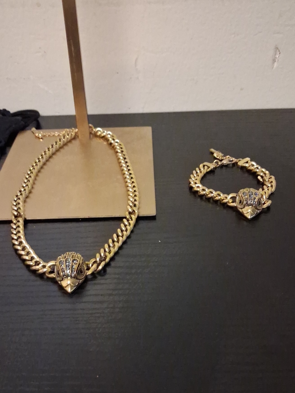 Kurt Geiger Gold-Tone Chain Necklace and Bracelet Set with Sculpted Pendant - Picture 9 of 12